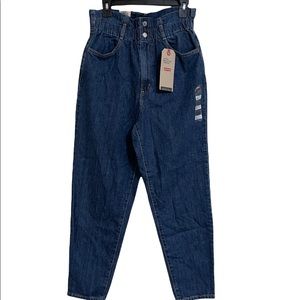 Levi’s High Rise Paperbag Waist Tapered Jeans. size 8/29